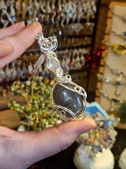 Amulette hecate : le voile de la lune