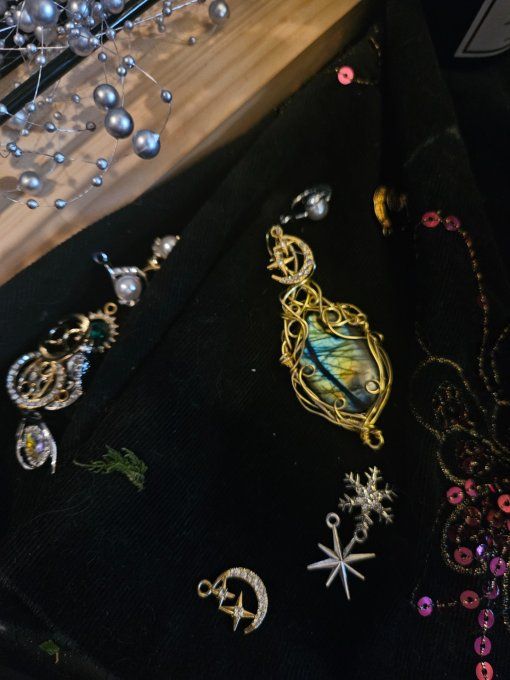 Pendentif Labradorite spectrolite -lune d'or 