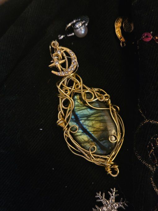 Pendentif Labradorite spectrolite -lune d'or 