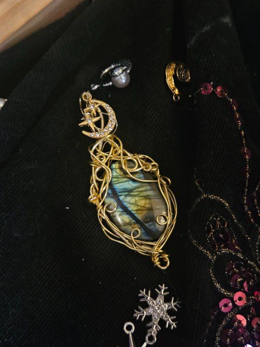 Pendentif Labradorite spectrolite -lune d'or 