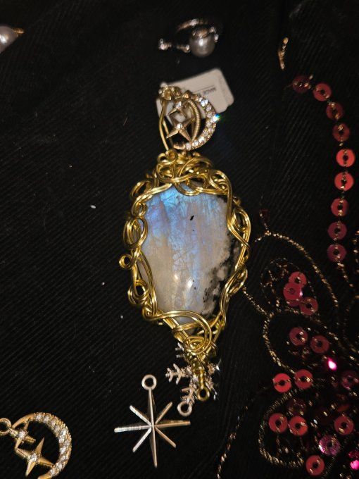 Légende d'hiver Péristérite -pierre de lune d'or