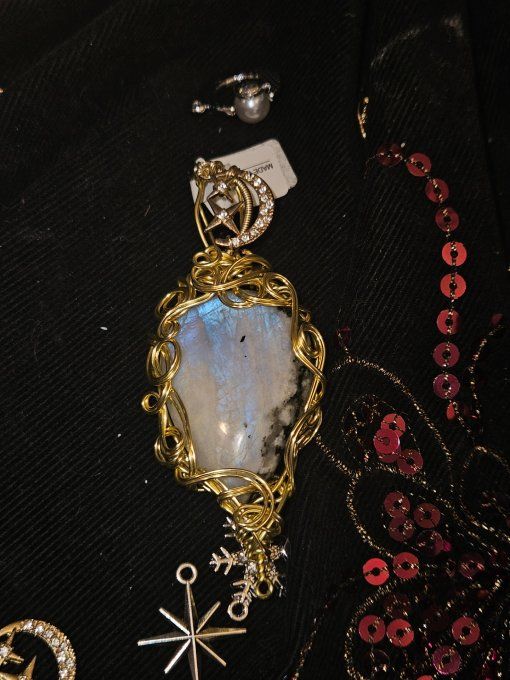 Légende d'hiver Péristérite -pierre de lune d'or