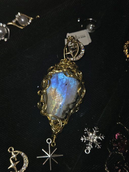 Légende d'hiver Péristérite -pierre de lune d'or