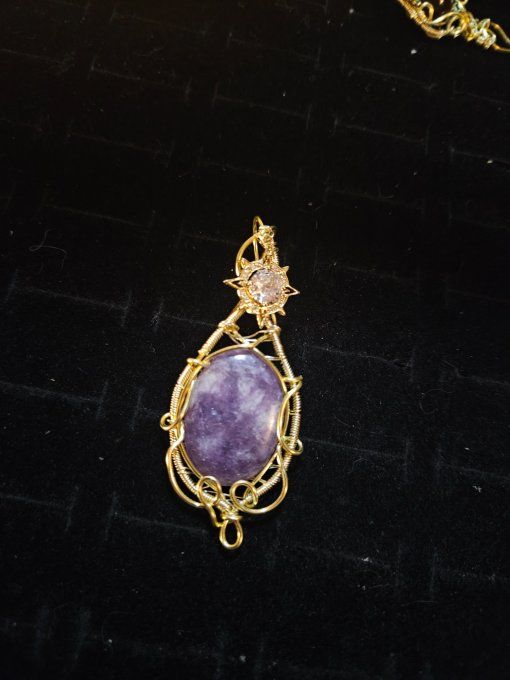 Éclat de lepidolite 