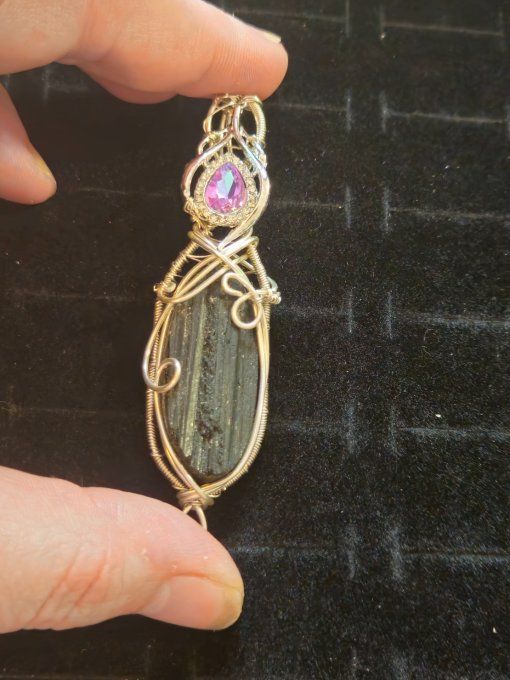 Amulette Tourmaline noir semi brut 