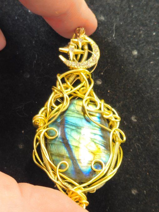 Pendentif Labradorite spectrolite -lune d'or 