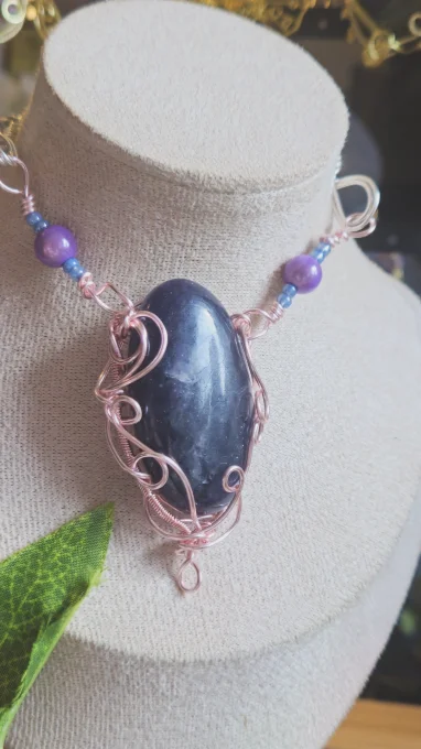 Pendentif Iolite (Cordierite) –✨ peurs profondes et anxieté