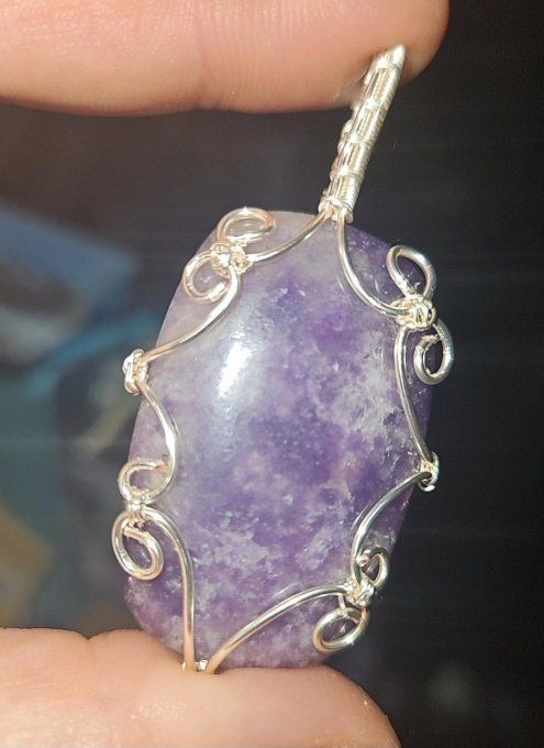 Amulette Argent Lépidolite – Stabilité, Sérénité Et Équilibre