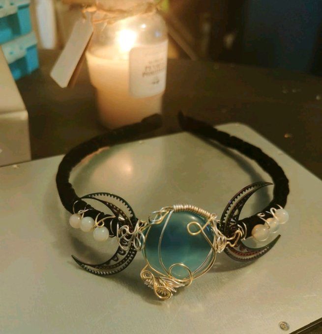 Diadème onyx bleu et perles sélénite 