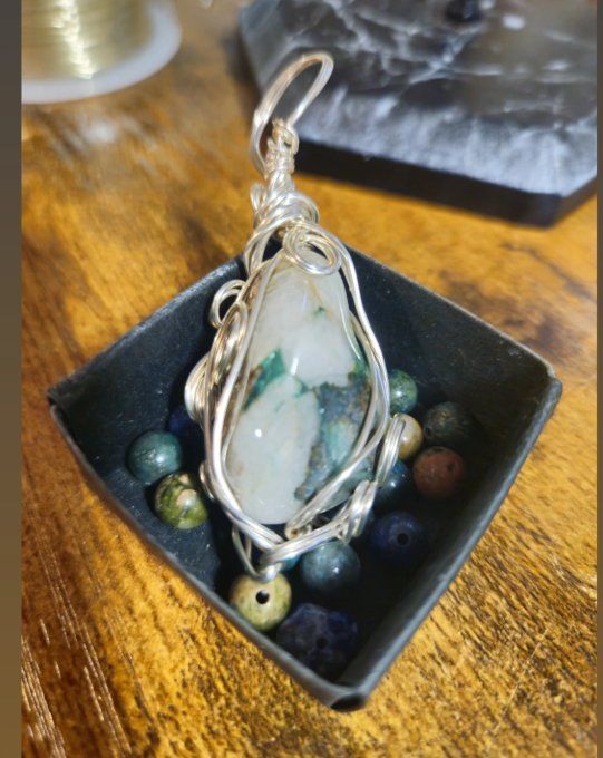 Pendentif Pomme Poison  Dioptase – Amour,soin & Émotions   