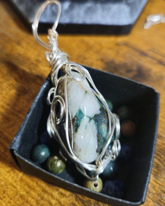 Pendentif Pomme Poison  Dioptase – Amour,soin & Émotions   
