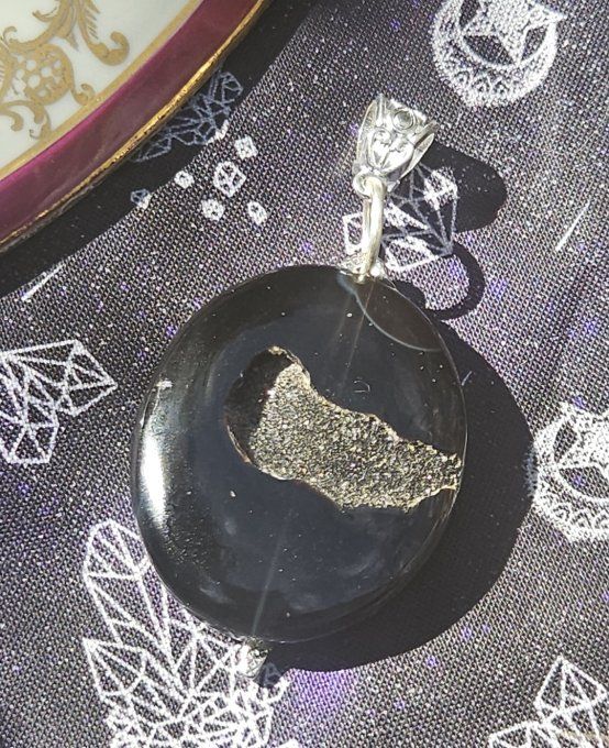 Pendentif onyx noire -Force , courage et confiance