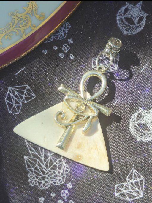 Pendentif Scolecite Blanche ankh 