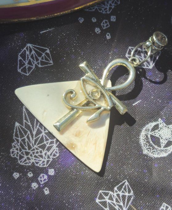 Pendentif Scolecite Blanche ankh