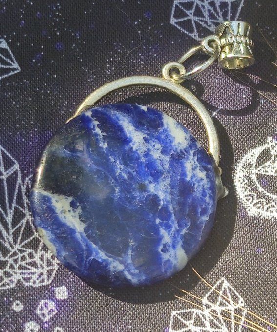Pendentif Sodalite ,florale- Humilité, Courage Et Communication  
