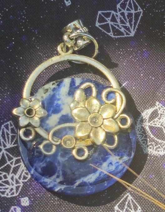 Pendentif Sodalite ,florale- Humilité, Courage Et Communication  
