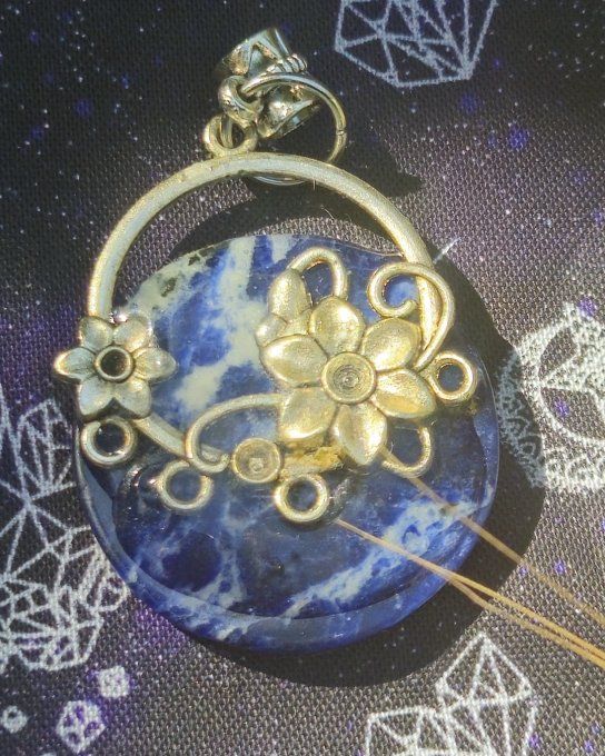 Pendentif Sodalite ,florale- Humilité, Courage Et Communication