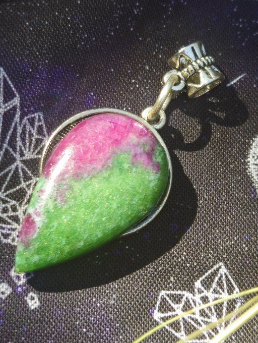 Zoisite Sur rubis ✨❤️ - astro lion