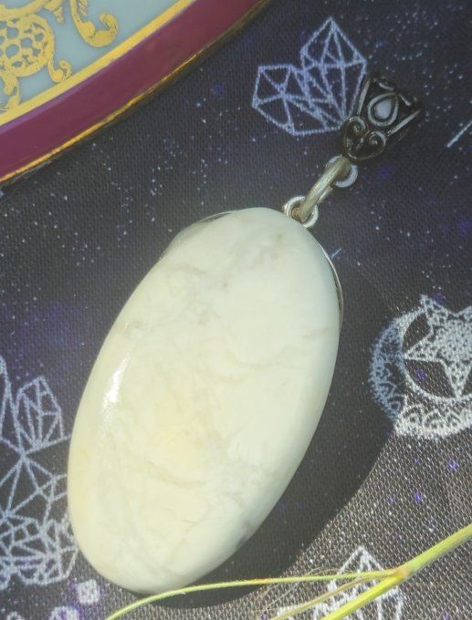 Collier Howlite – astro poisson
