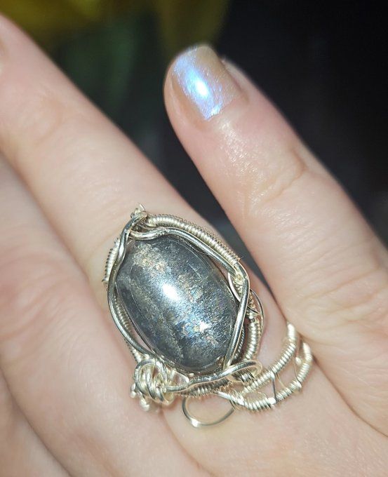 Bague Pierre de lune Noire- Hecatolite
