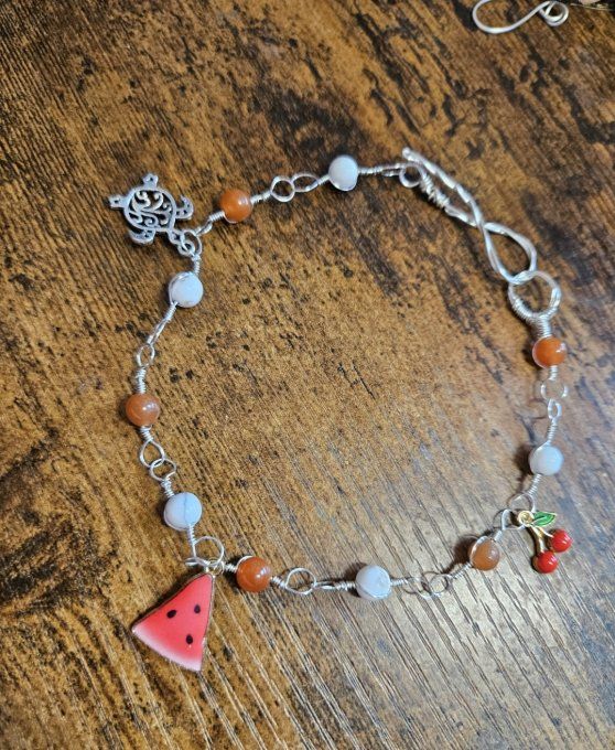 Chevillere Howlite et calcite orange -3 fruits 
