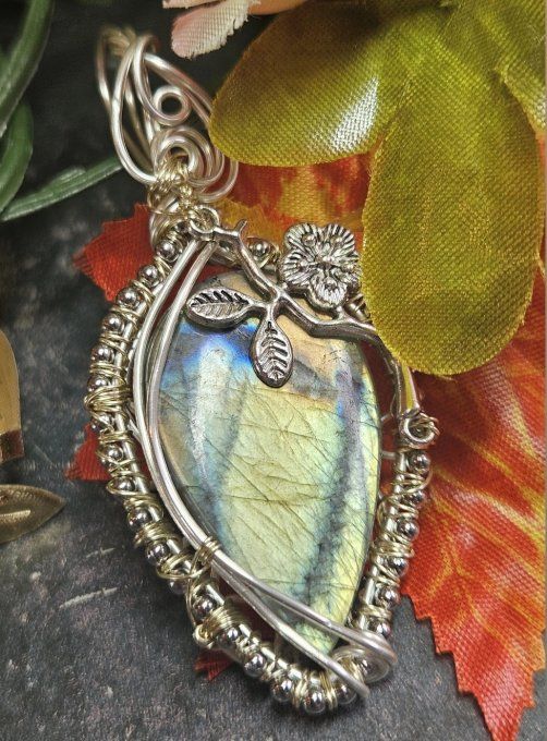 Pendentif Camée Labradorite Vert et Jaune – Style Vintage