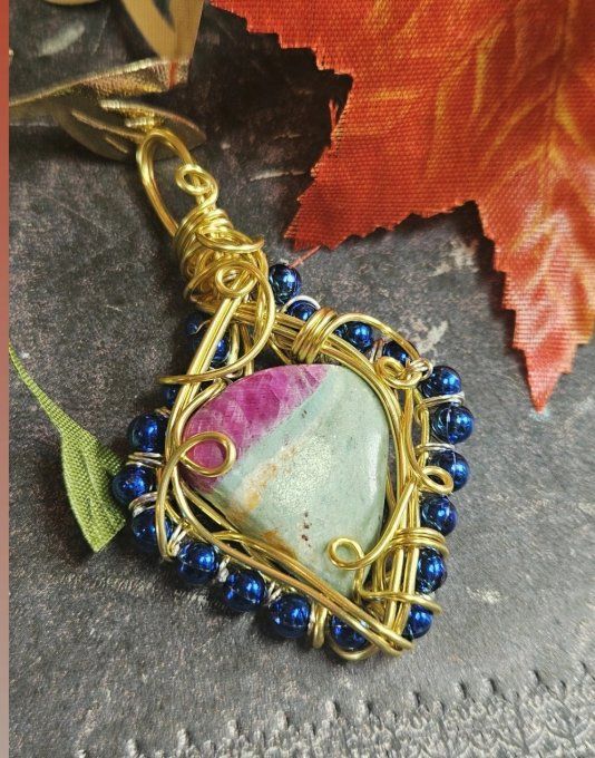 Amulette camé Fuschite Rubis 