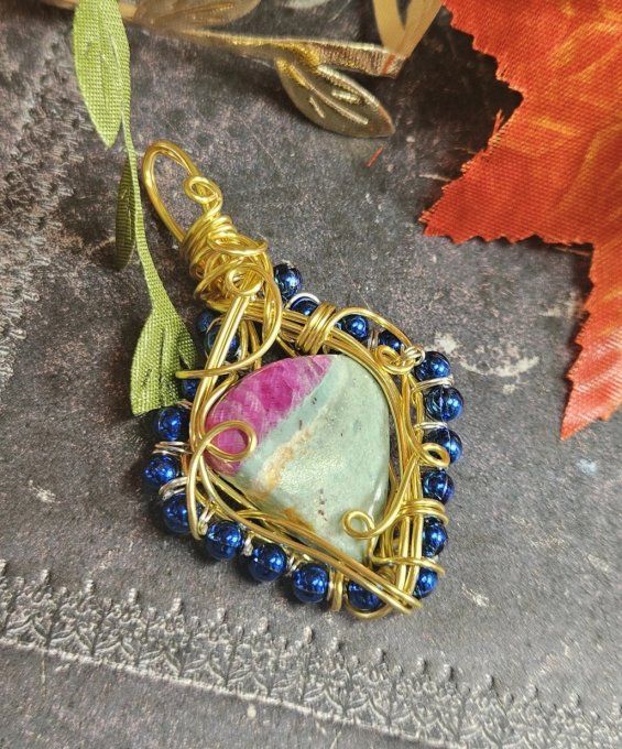 Amulette camé Fuschite Rubis 