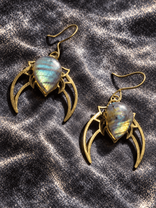 Boucles D’Oreilles En Labradorite – Lune Protection & Éclat Intuitif