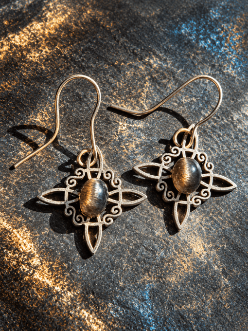Boucle d'oreille Pierre de soleil Noire- confiance et joie 