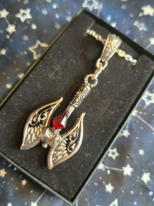 Pendentif   hache nordique Grenat rouge 