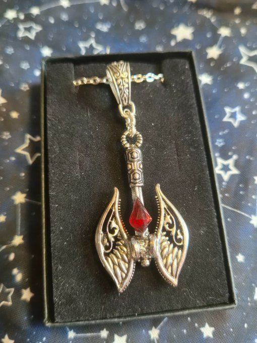 Pendentif   hache nordique Grenat rouge 