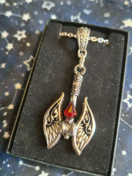 Pendentif   hache nordique Grenat rouge 