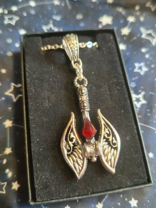 Pendentif   hache nordique Grenat rouge 