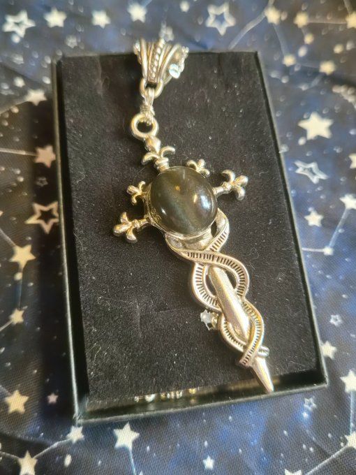 Pendentif épée Scapolite/chrysoberyl (Oeil de chat)Protection et peurs - Copie