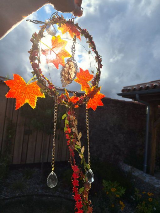 Sun catcher : feuille d’automne et quartz hématoide 