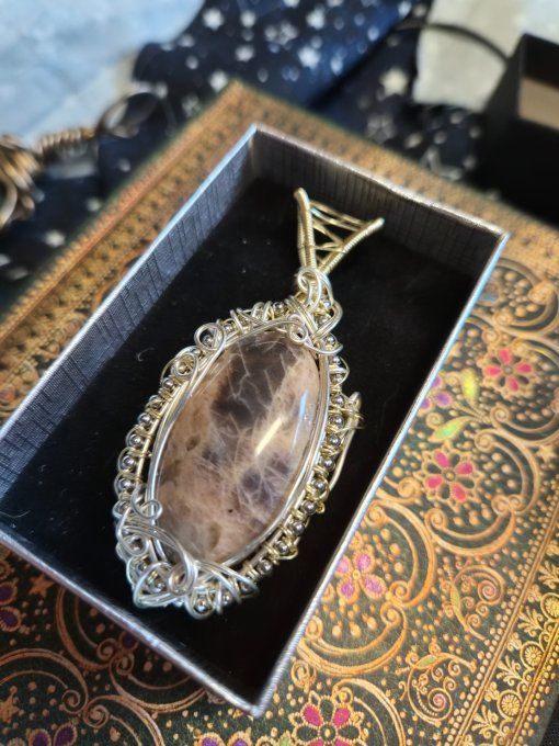 Camé pendentif Pierre de soleil Noire -force et confiance 