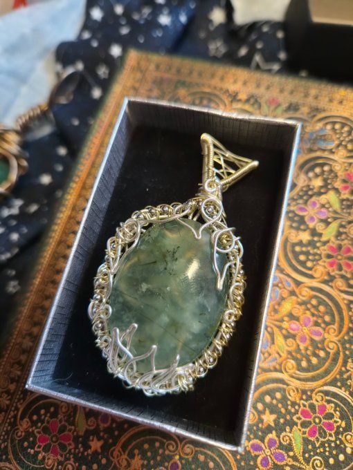 Camé Pendentif Phrénite – Apaisement, Protection & Sérénité 