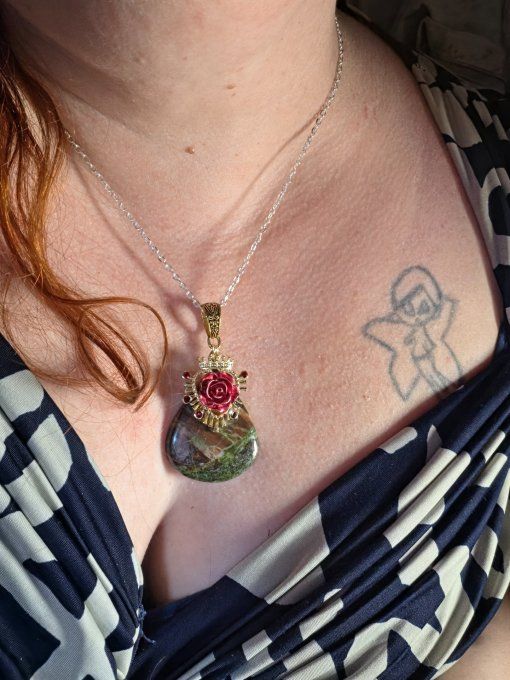 Pendentif Jaspe Sang De Dragon – coeur sacré