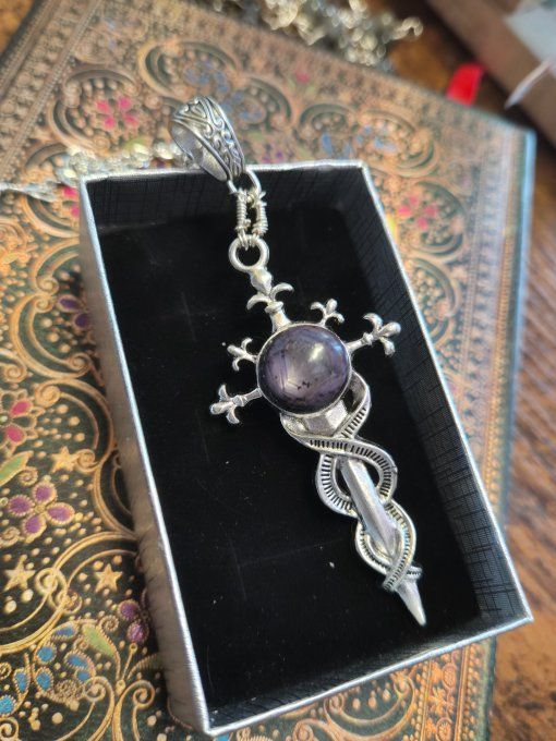 Pendentif épée Saphir violet 