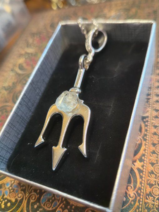 Pendentif  Trident Topaze bleu ✨ - pierre brut: apaisement et harmonie