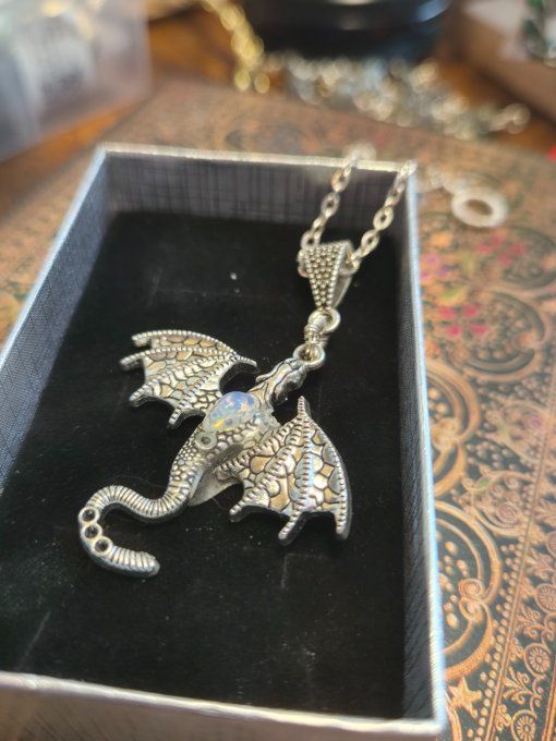 Pendentif  Dragon  & Opale wello -