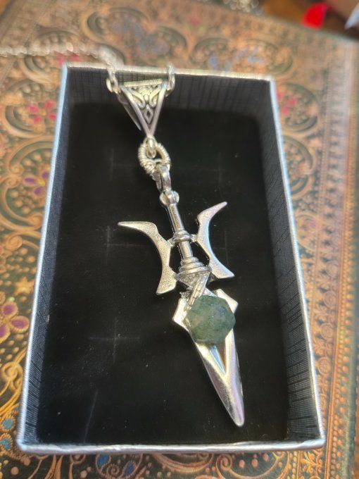 Pendentif  epée agate mousse facetté  