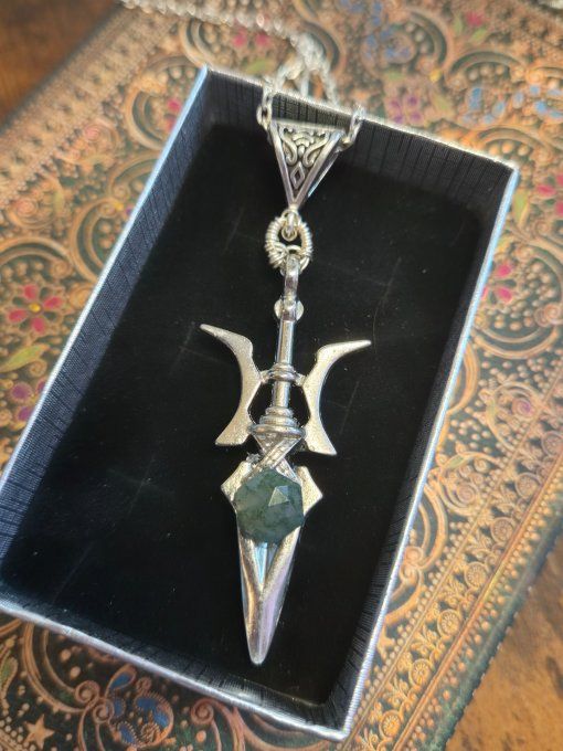 Pendentif  epée agate mousse facetté  