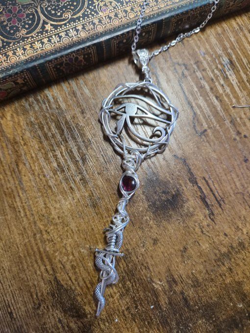 Pendentif Clé de Ra , grenat rhodolite  et Apophys .