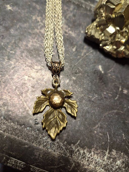 Pendentif saphir doré facette  -feuille d’erable