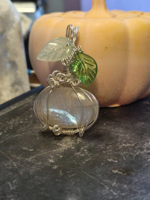 Pendentif Citrouille Belomorite , la pierre de lune parfaite 
