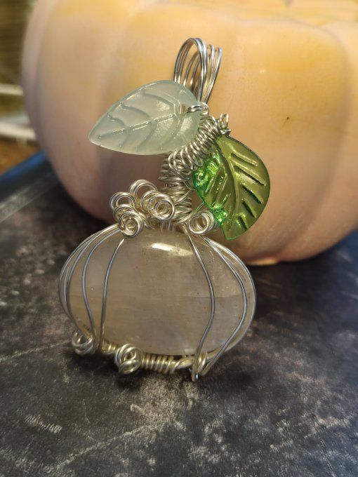 Pendentif Citrouille Belomorite , la pierre de lune parfaite 