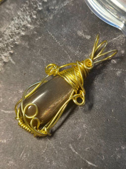 Pendentif Witch'Hat-Pierre de soleil Noire -force et confiance  - Copie