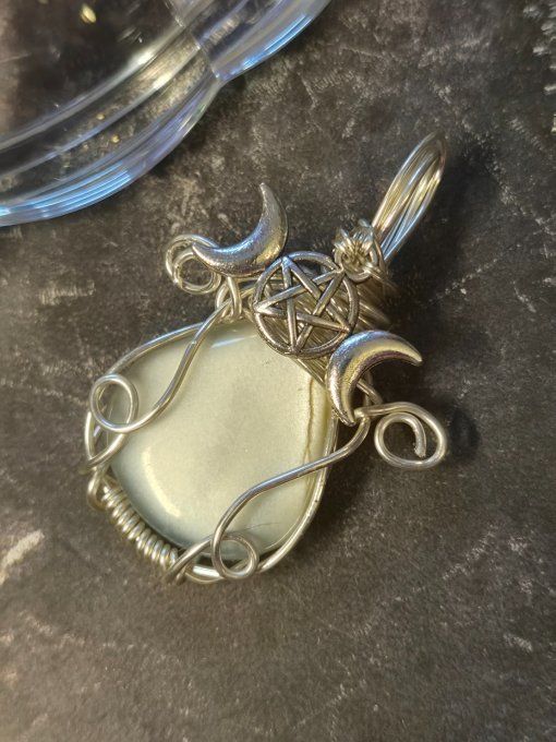  Pendentif Witch Hat - Pierre de lune -hecatolite ✨ médiumnité et féminin sacré  